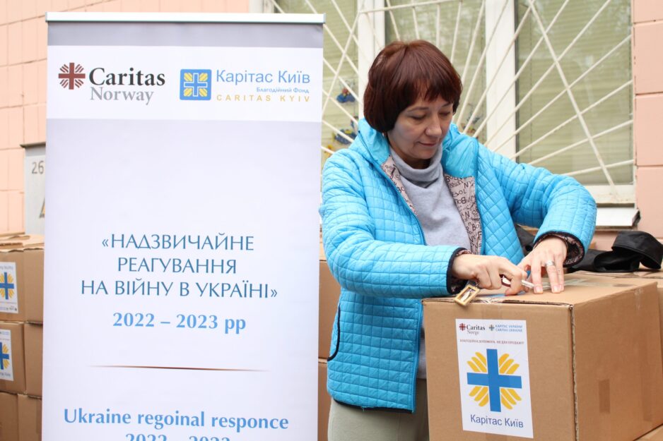 “Карітас-Київ” видавали сімейні продуктові набори внутрішньо переміщеним особам Бахмутської громади