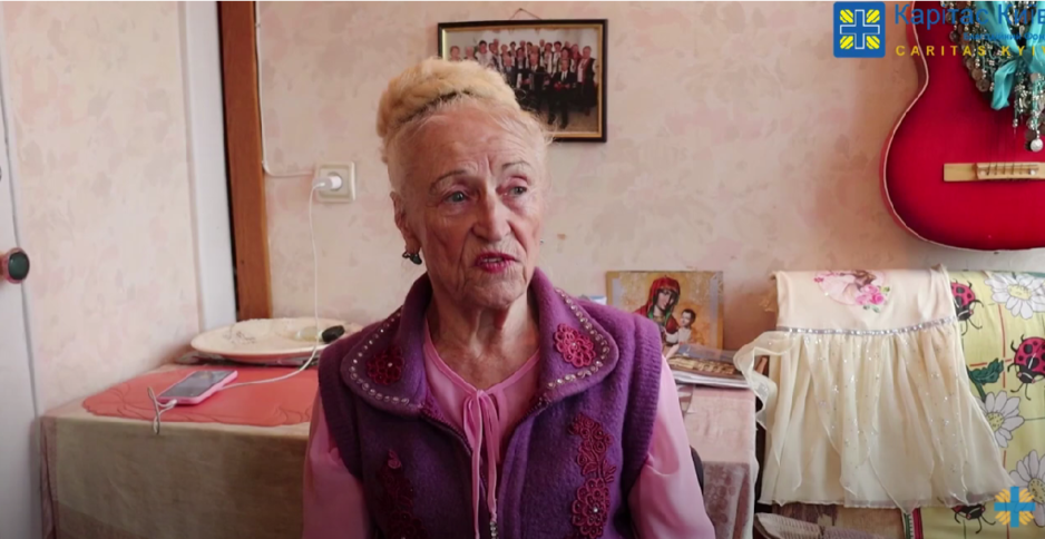 Допомога самотнім людям похилого віку