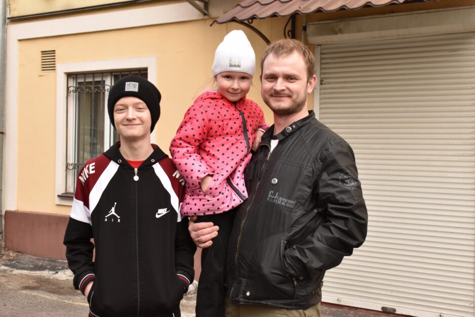«Карітас-Київ» – молодці. Допомагають продуктами та ще й з дітьми займаються. Зараз дуже мало таких фондів», – Олександр Сухно