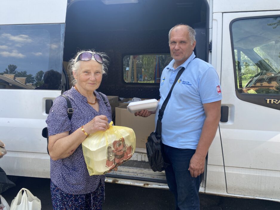 Видача гарячих обідів для ВПО, які мають категорію вразливості