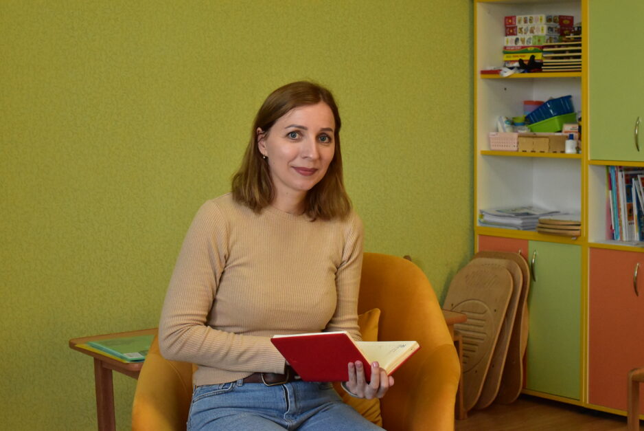 «По Снігурівці почали мінометами бити, а позаду нас гради запускати. Це страшно, бо навколо тебе тільки поле і купа людей, які такі ж беззахисні», – Вікторія Галюк