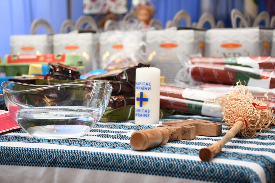 У БФ «Карітас-Київ» освятили продукти для великоднього кошика